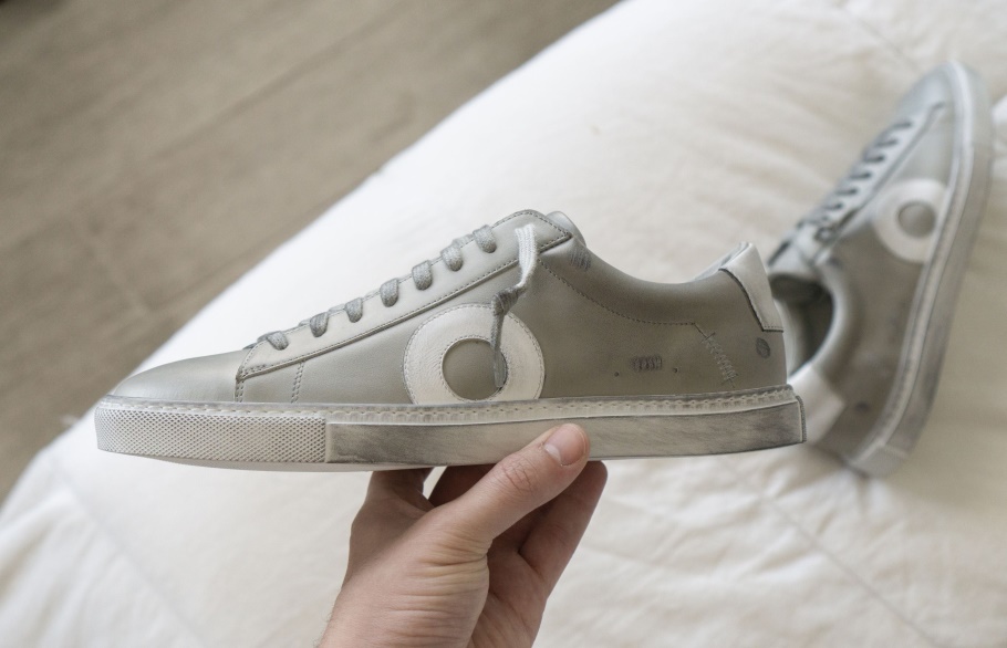 Oliver Cabell Low1 Deeltjesgrijs