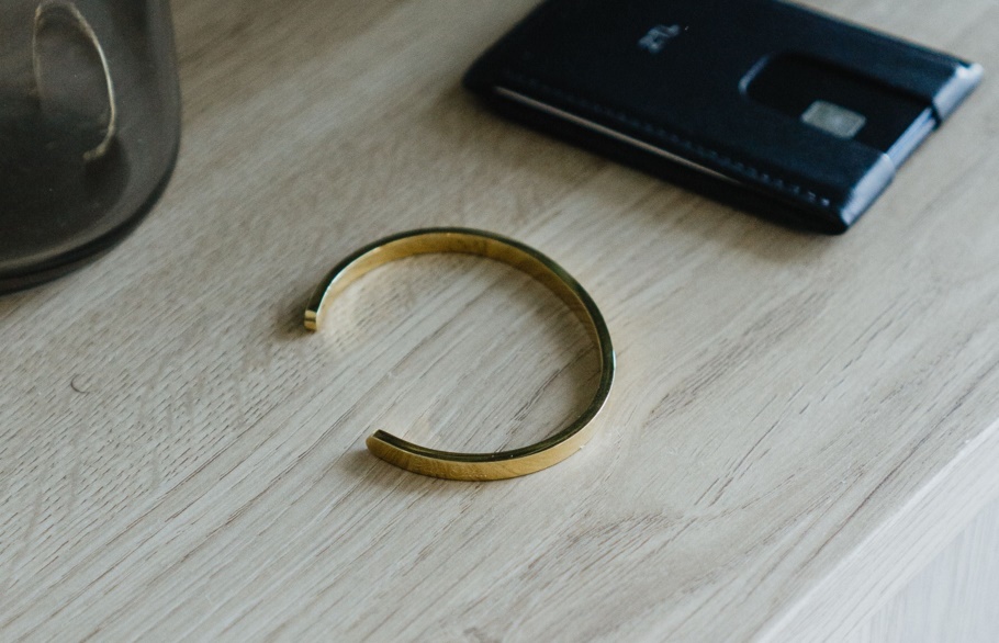 Alan Manchet Goud Oliver Cabell Trendy